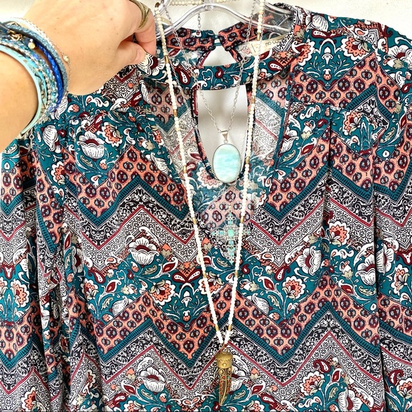 Sweet BOHO peasant blouse w gypsy long sleeves w folk/prairie floral vibe 🦋✨ - Picture 3 of 16